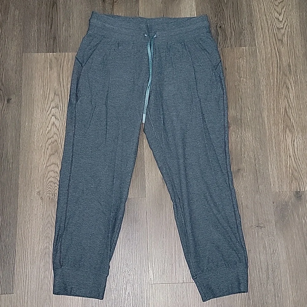 Jogger Crop - Picture 2 of 8